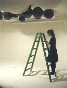 パフォーマンス”untitled” 2005 会場：多摩美術大学